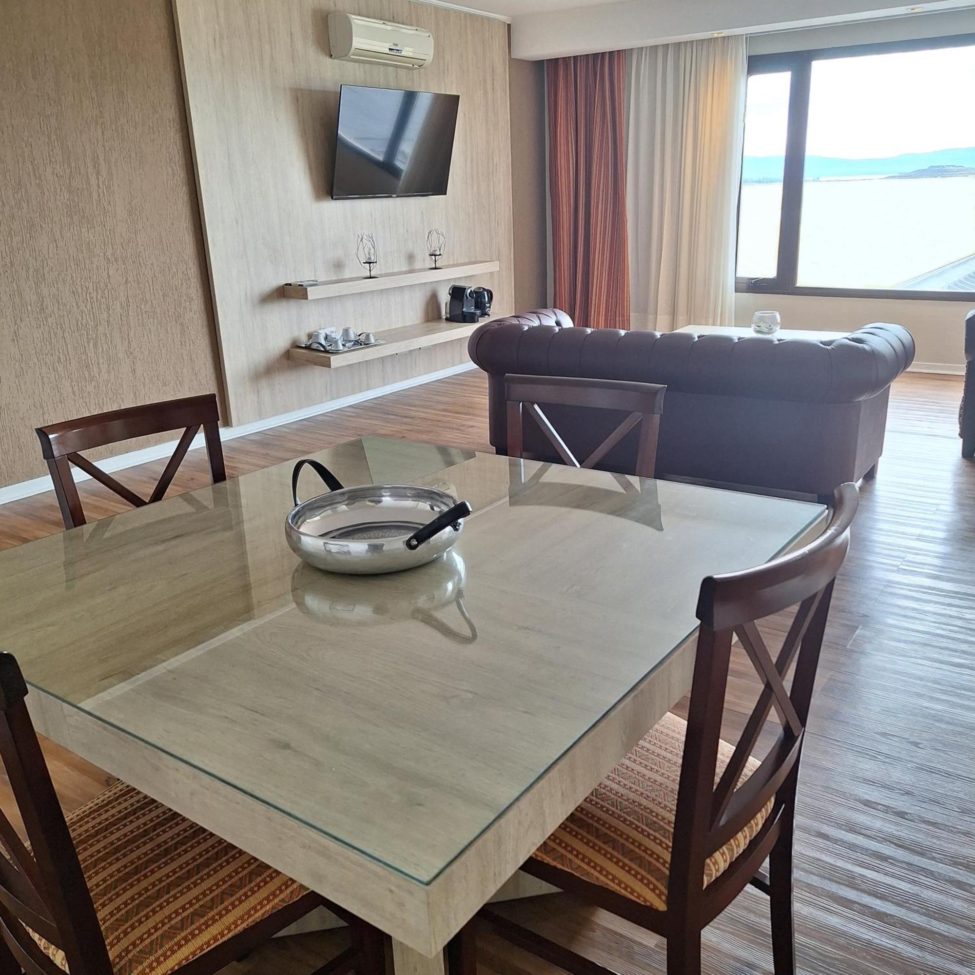 Xelena Hotel & Suites El Calafate Exterior photo